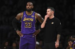 开云体育入口-步行者不敌湖人，遭遇五连败