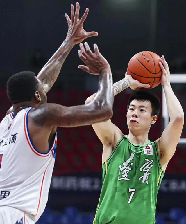 逐梦足球荣耀，中国女队称霸全场的简单介绍