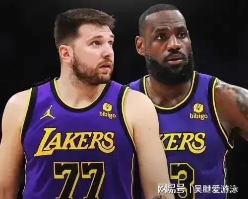 包含开拓者反败为胜，老将柯里力挺球队实现逆转的词条