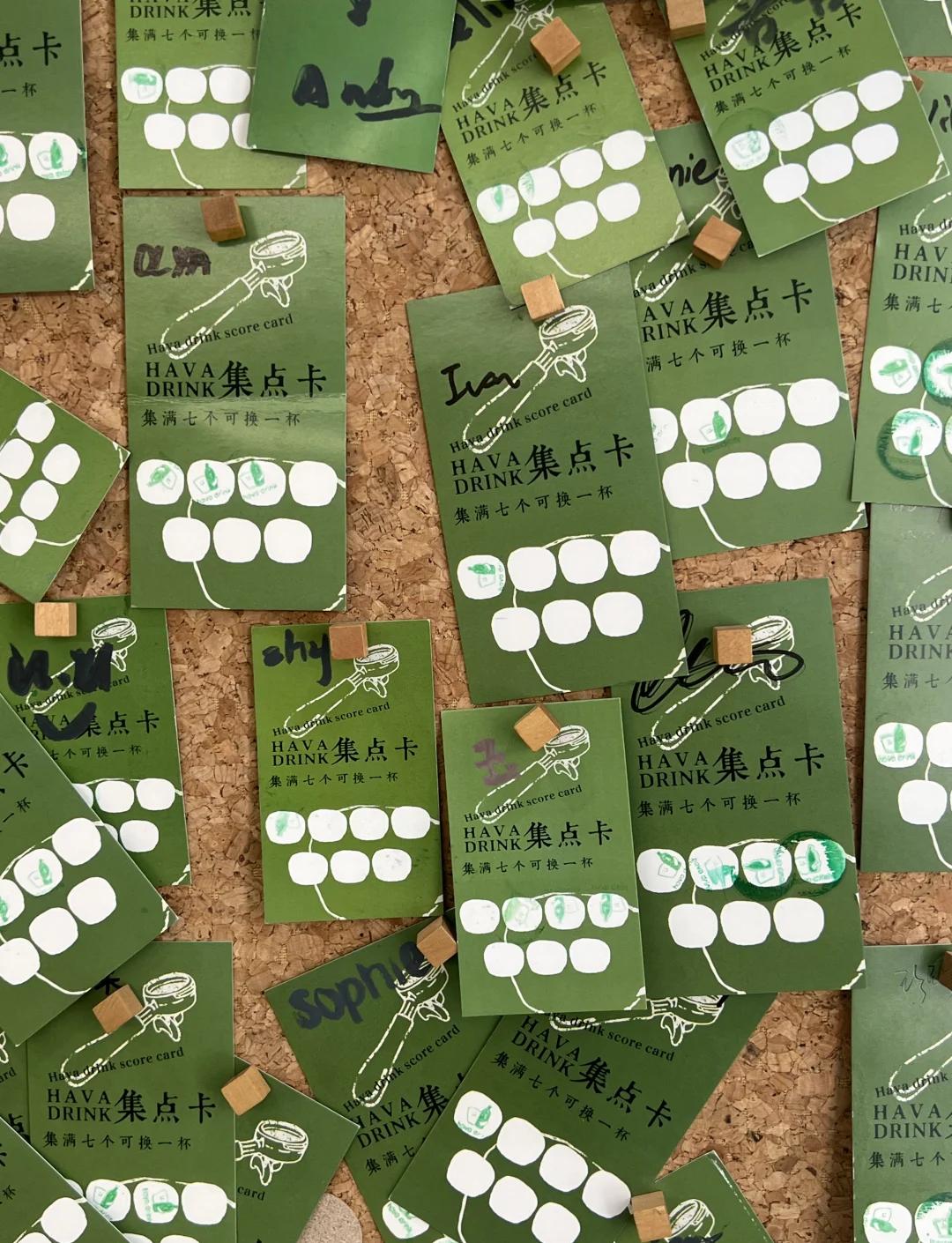 卢旺达长跑选手拼尽全力，刷新纪录
