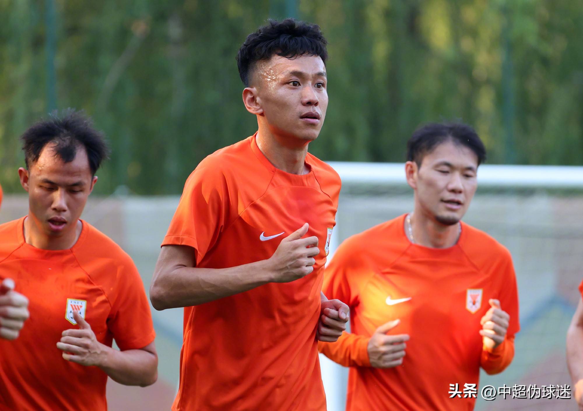 球员纷纷换队中超转会市场持续升温,众多球员加盟新球队的简单介绍 球员纷纷换队中超转会市场持续升温,众多球员加盟新球队的简单介绍