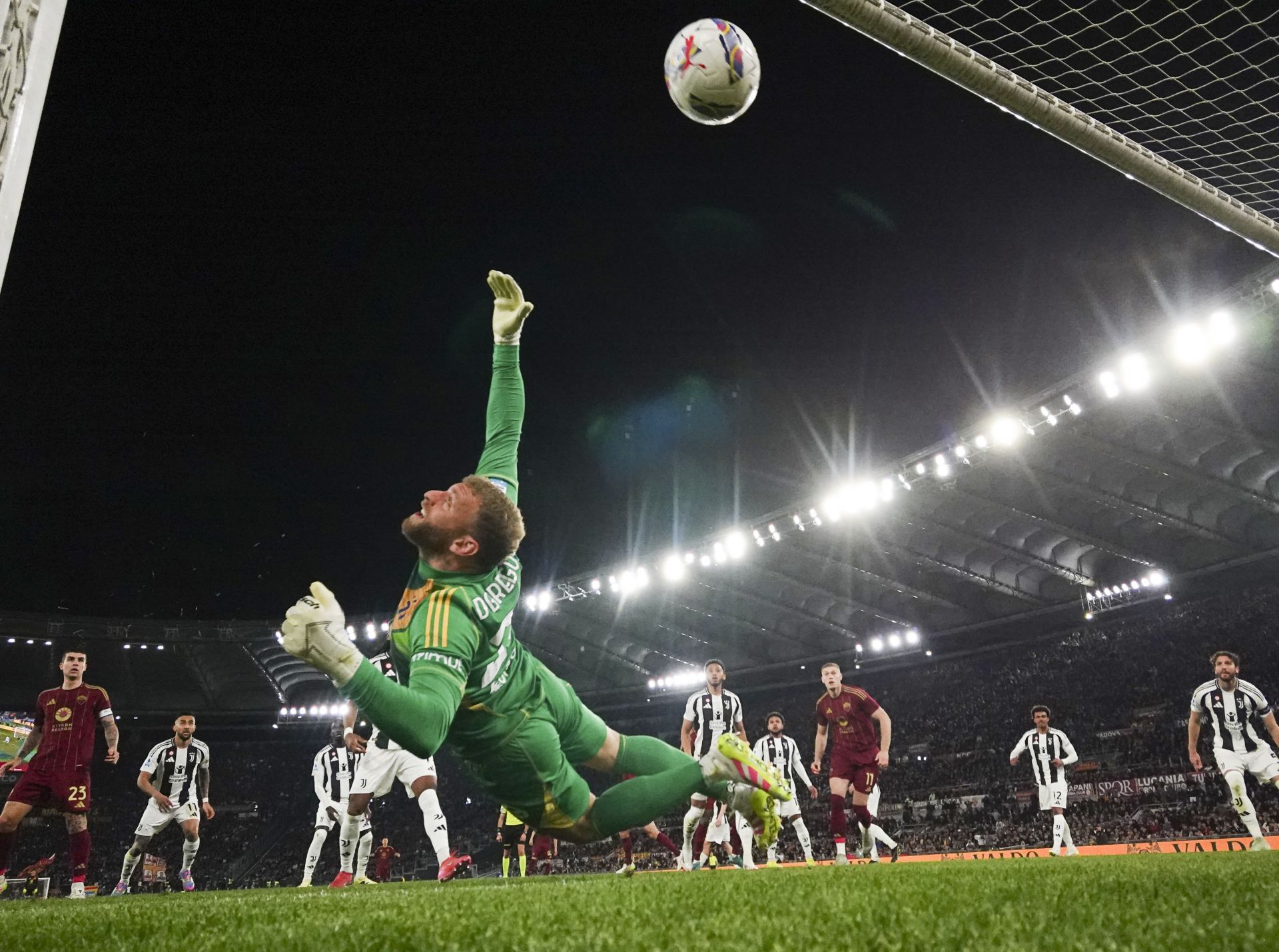 关于罗马客场战胜尤文图斯,意甲夺冠前景大增的信息 关于罗马客场战胜尤文图斯,意甲夺冠前景大增的信息