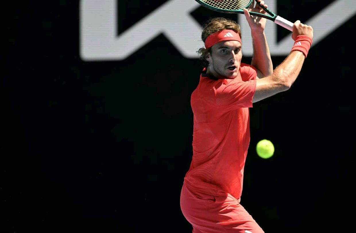 德国网球队碾压西班牙网球队,西西帕斯统治全场 德国网球队碾压西班牙网球队,西西帕斯统治全场