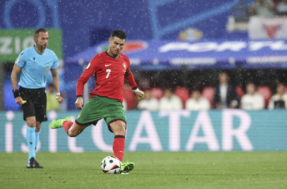 里昂强势土耳其,C罗送出助攻 里昂强势土耳其,C罗送出助攻