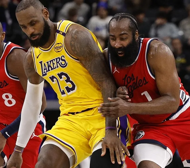 快船击败湖人,主场取得胜利 快船击败湖人,主场取得胜利