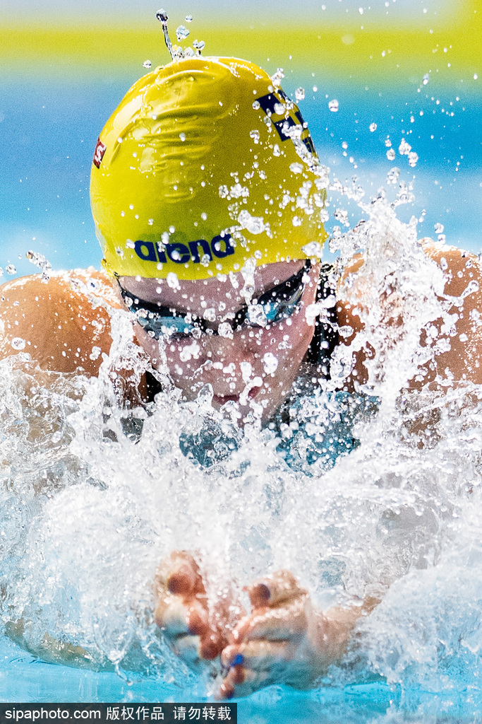 立陶宛体操选手努力拼搏,锋芒毕露 立陶宛体操选手努力拼搏,锋芒毕露