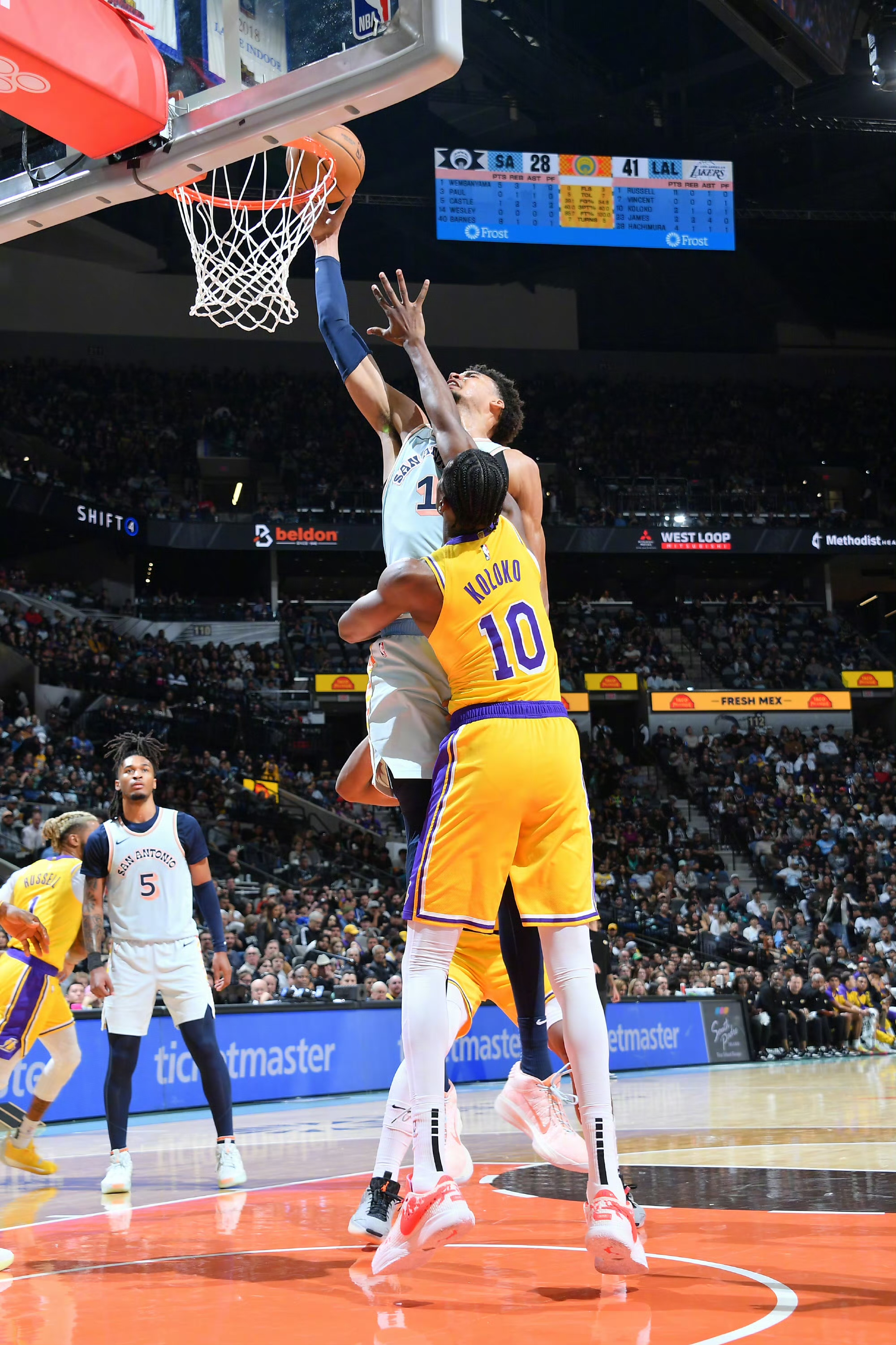 关于詹姆斯39分16篮板11助攻,湖人险胜魔术的信息 关于詹姆斯39分16篮板11助攻,湖人险胜魔术的信息