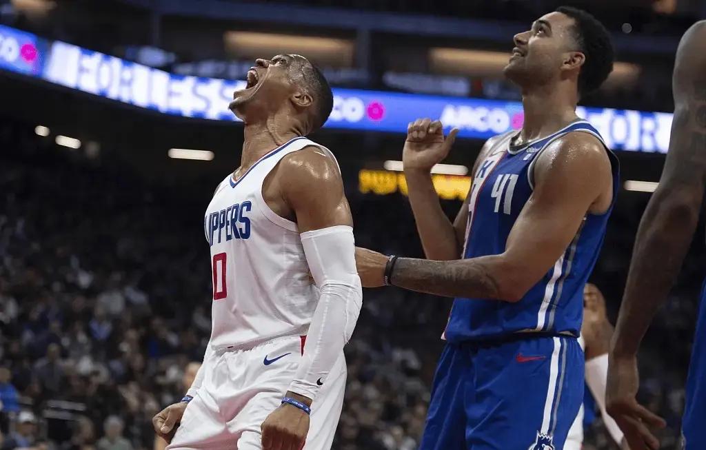 快船客场胜国王再登榜首 快船客场胜国王再登榜首