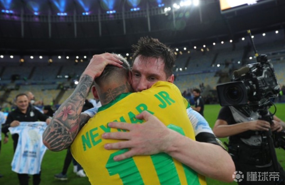 巴西主帅坚称内马尔和梅西并列为世界最佳球员 巴西主帅坚称内马尔和梅西并列为世界最佳球员